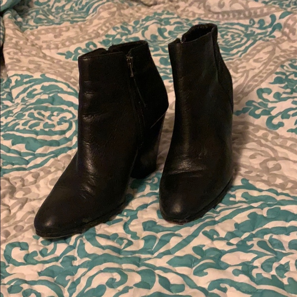 Dolce Vida booties